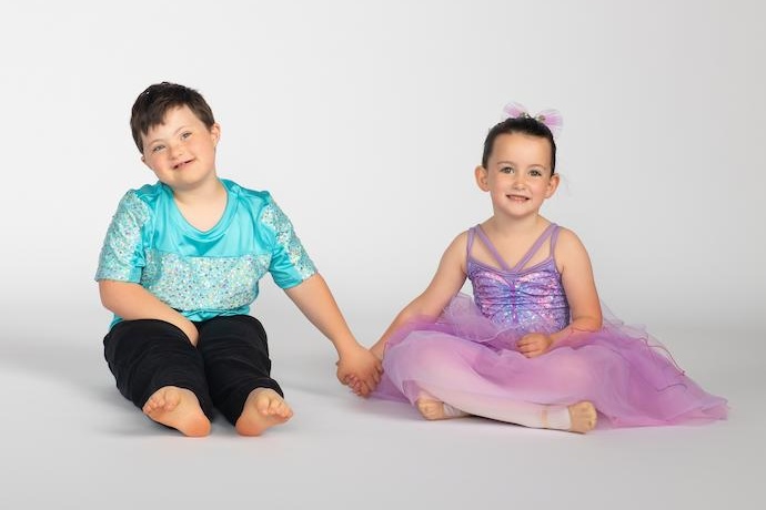 Pointe Première sibling dancers