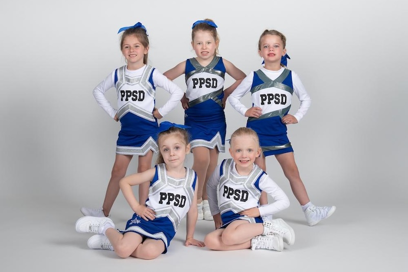 Pointe Première cheer